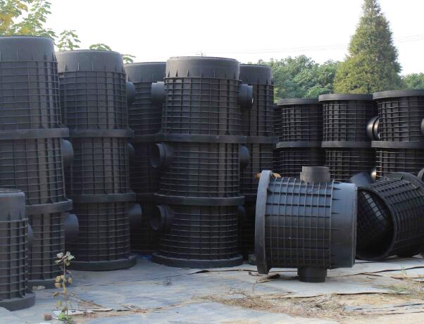 室內的排水管如何接入塑料檢查井？